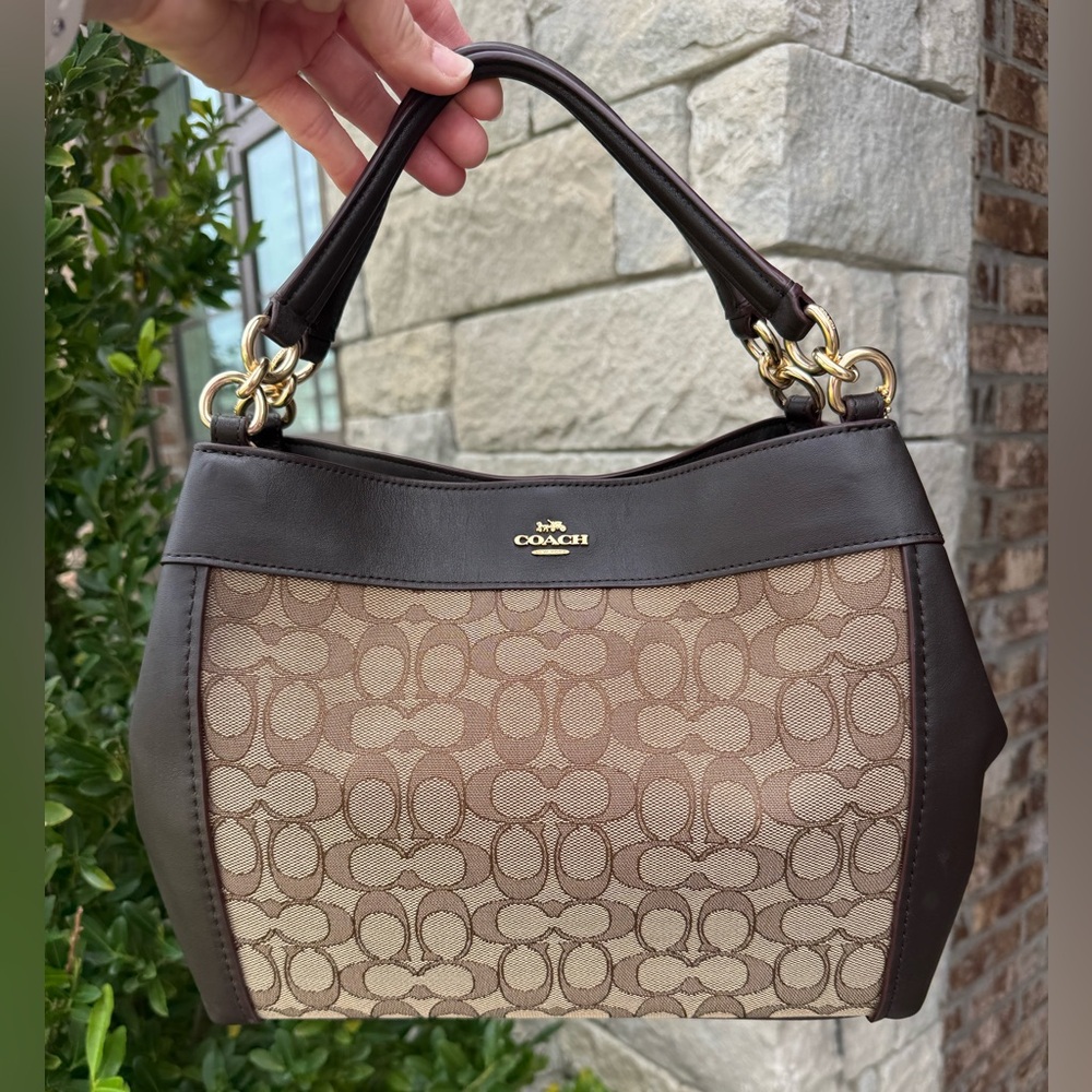 ❌SOLD❌✨Gently Used Ladies Coach Signature Brown and Tan Shoulder Bag✨ - Picture 1 of 16
